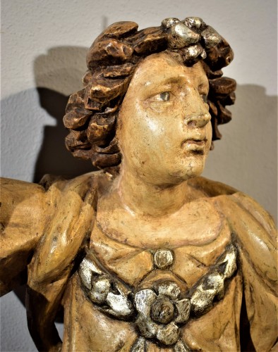 Louis XIV - Ange céroféraire en bois sculpté, polychrome et argenté, Italie XVIIe